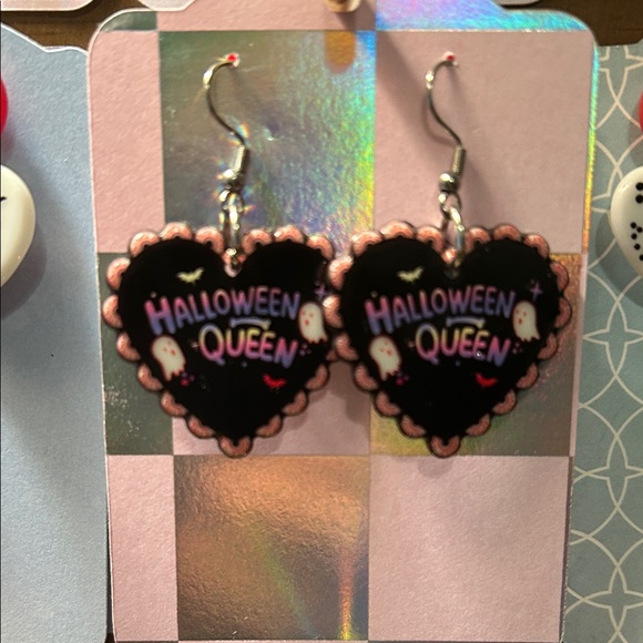 Halloween Queen Heart Earrings - Picture 1 of 2